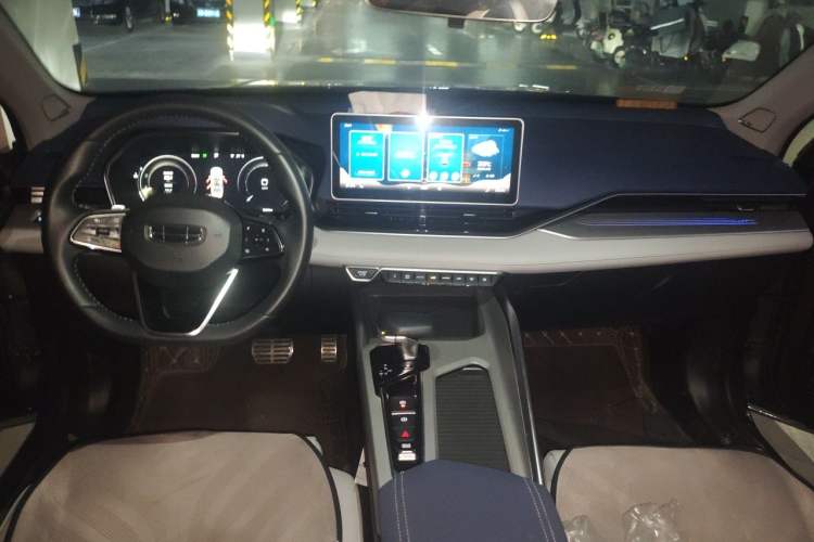 Used Geely Auto Preface 2021 Revised Version 2.0TD Luxury Edition Center Console
