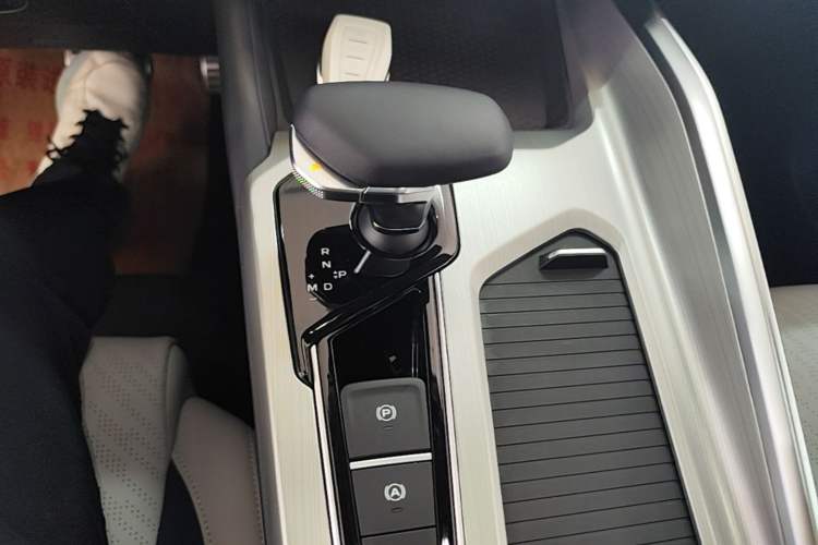 Used Geely Auto Preface 2021 Revised Version 2.0TD Luxury Edition Gear Lever
