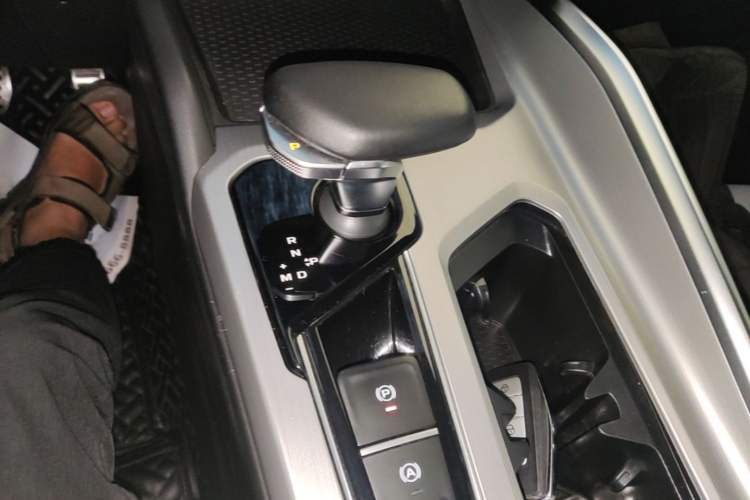 Used Geely Auto Preface 2021 Revised Version 2.0TD Luxury Edition Gear Lever