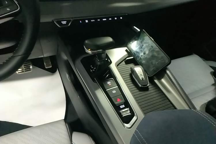 Used Geely Auto Preface 2021 Revised Version 2.0TD Luxury Edition Gear Lever