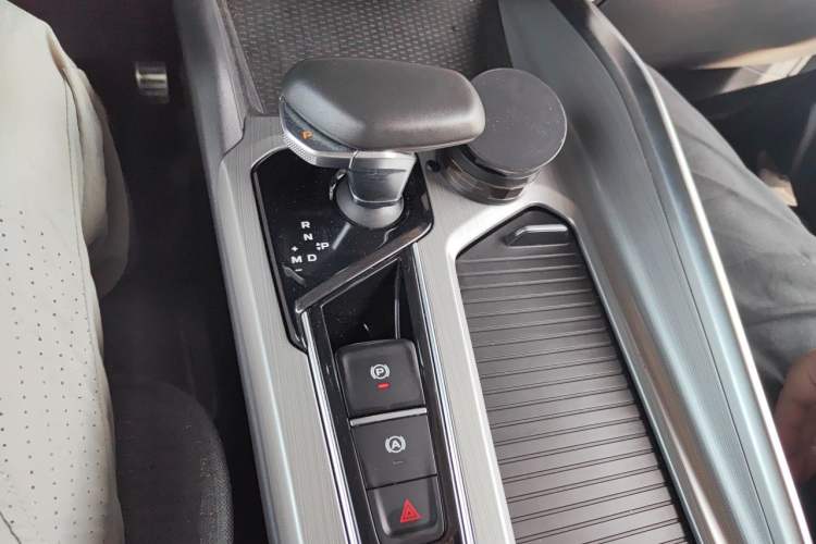 Used Geely Auto Preface 2021 Revised Version 2.0TD Luxury Edition Gear Lever