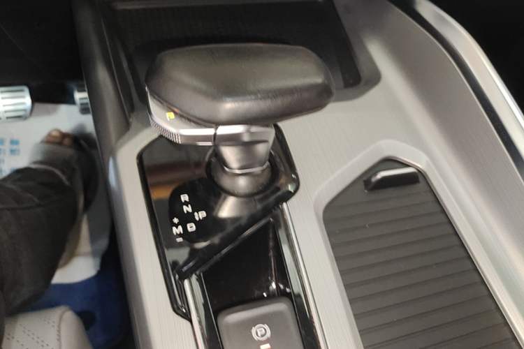 Used Geely Auto Preface 2021 Revised Version 2.0TD Luxury Edition Gear Lever
