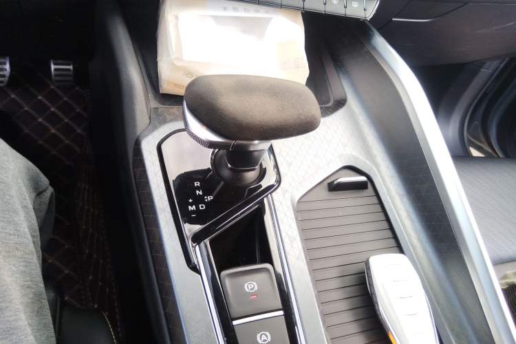 Used Geely Auto Preface 2021 2.0TD Space-Time Edition Hao Yue Gear Lever