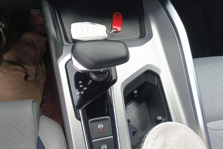Used Geely Auto Preface 2021 Revised Version 2.0TD Luxury Edition Gear Lever