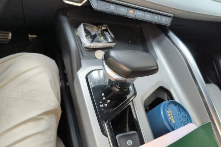 Used Geely Auto Preface 2021 Revised Version 2.0TD Luxury Edition Gear Lever