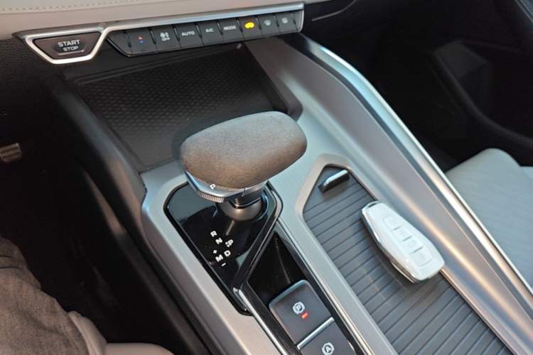 Used Geely Auto Preface 2021 Revised Version 2.0TD Luxury Edition Gear Lever