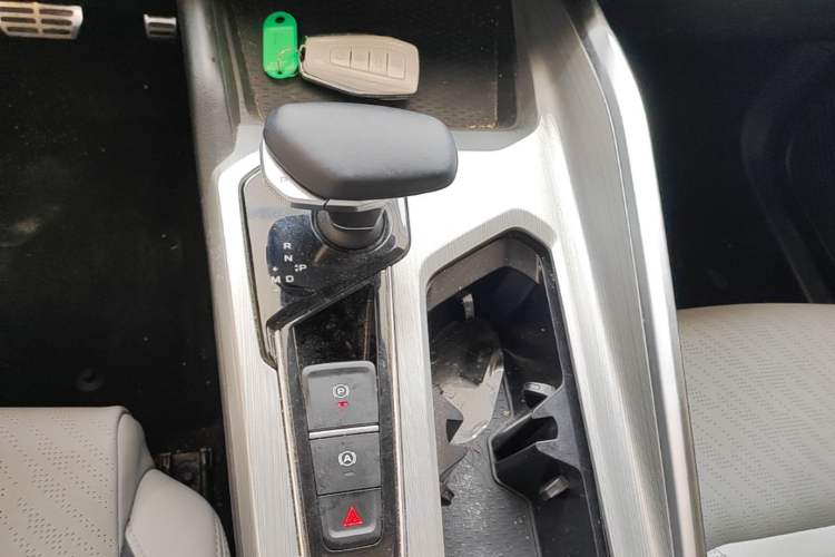 Used Geely Auto Preface 2021 Revised Version 2.0TD Luxury Edition Gear Lever