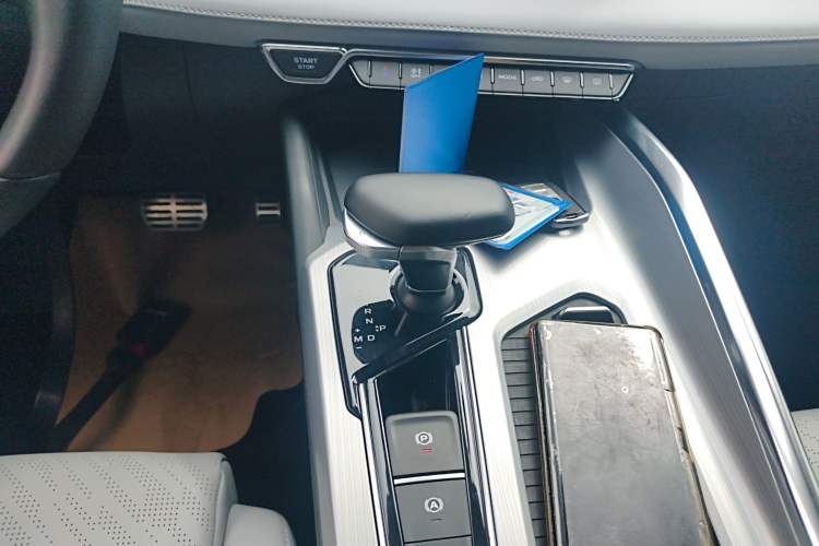 Used Geely Auto Preface 2021 Revised Version 2.0TD Luxury Edition Gear Lever