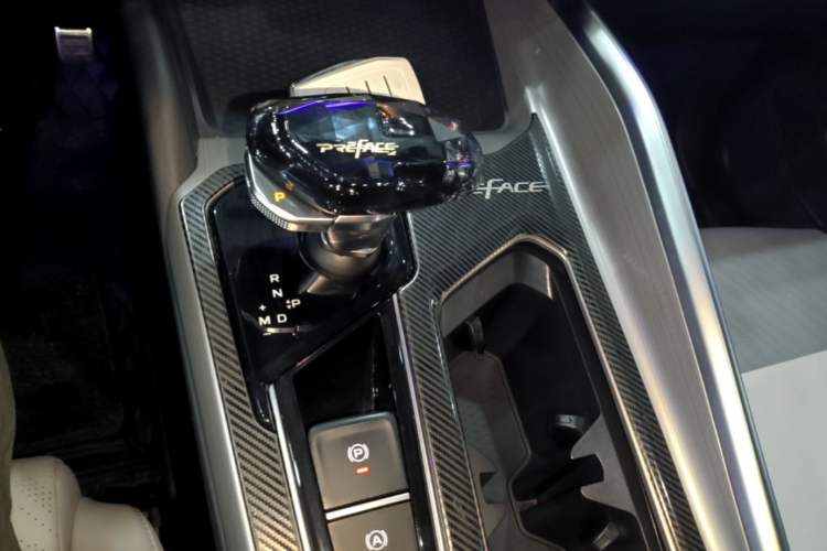 Used Geely Auto Preface 2021 Revised Version 2.0TD Luxury Edition Gear Lever