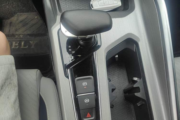 Used Geely Auto Preface 2021 Revised Version 2.0TD Luxury Edition Gear Lever