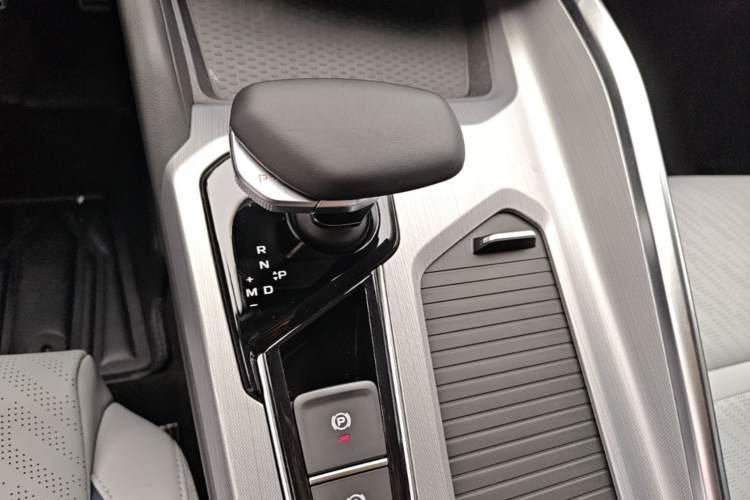 Used Geely Auto Preface 2021 Revised Version 2.0TD Luxury Edition Gear Lever