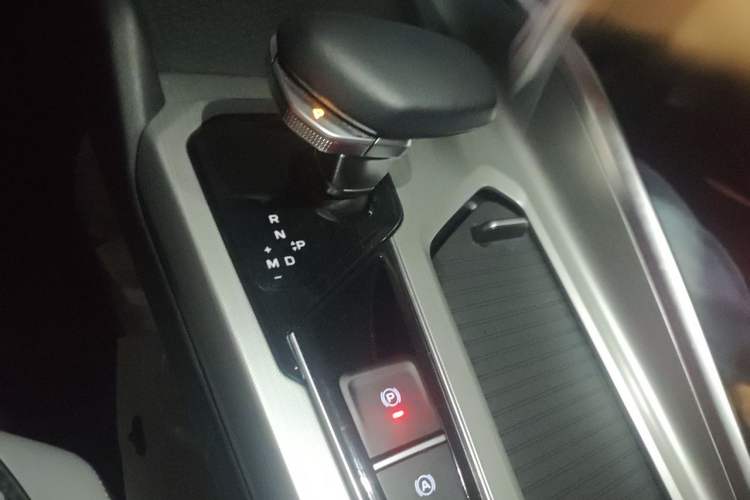 Used Geely Auto Preface 2021 Revised Version 2.0TD Luxury Edition Gear Lever