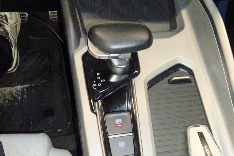 Used Geely Auto Preface 2021 Revised Version 2.0TD Luxury Edition Gear Lever