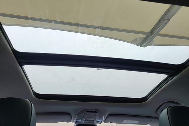 Used Geely Auto Preface 2021 Revised Version 2.0TD Luxury Edition Headliner