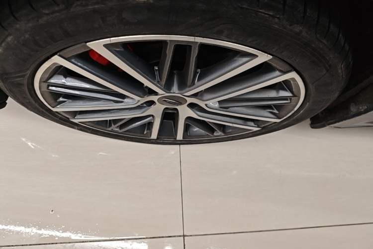 Used Geely Auto Preface 2021 Revised Version 2.0TD Luxury Edition Left Front Wheel Hub