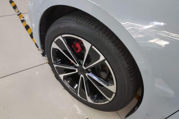 Used Geely Auto Preface 2021 2.0TD Space-Time Edition Starry Celestial Left Front Wheel Hub