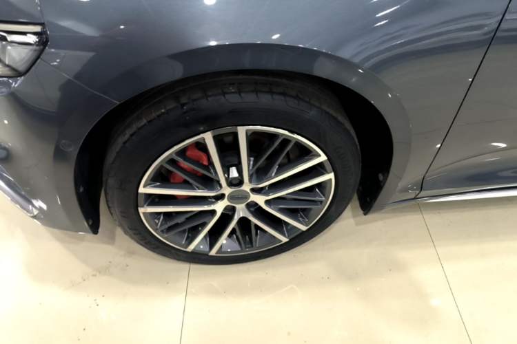 Used Geely Auto Preface 2021 Revised Version 2.0TD Luxury Edition Left Front Wheel Hub