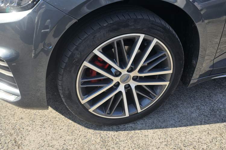 Used Geely Auto Preface 2021 Revised Version 2.0TD Luxury Edition Left Front Wheel Hub