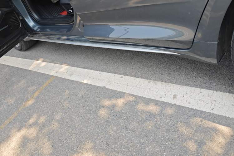 Used Geely Auto Preface 2021 2.0TD Luxury Version Left Side Sill