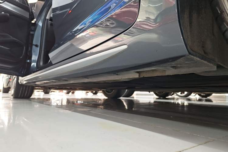 Used Geely Auto Preface 2021 2.0TD Luxury Version Left Side Sill