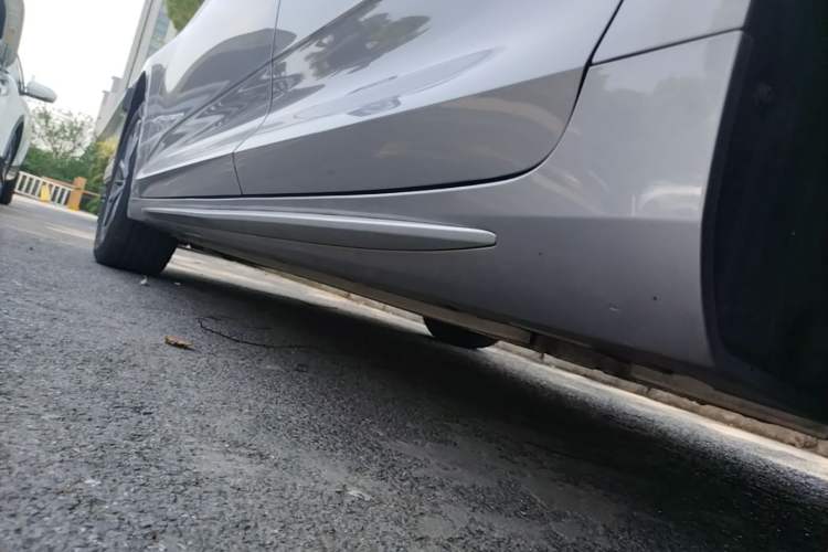 Used Geely Auto Preface 2021 2.0TD Luxury Version Left Side Sill
