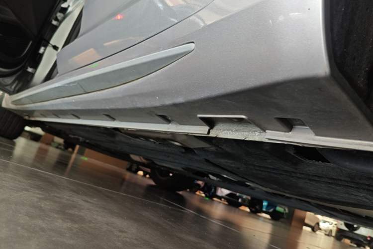 Used Geely Auto Preface 2021 2.0TD Luxury Version Left Side Sill