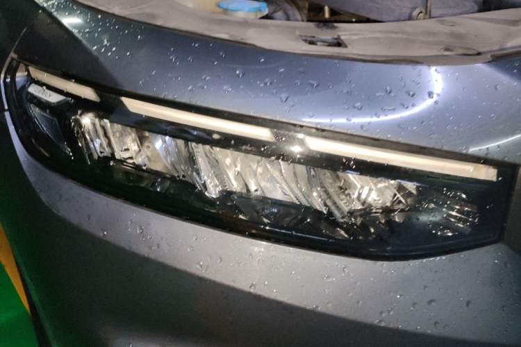 Used Geely Auto Preface 2021 2.0TD Luxury Version Right Front Headlight