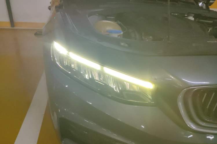 Used Geely Auto Preface 2021 2.0TD Luxury Version Right Front Headlight