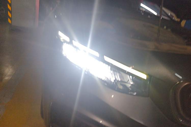Used Geely Auto Preface 2021 Revised Version 2.0TD Luxury Edition Right Front Headlight