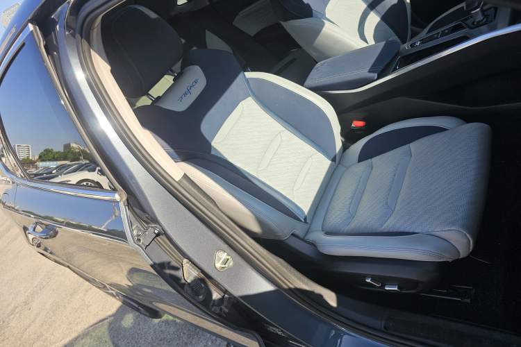 Used Geely Auto Preface 2021 Revised Version 2.0TD Luxury Edition Right Front Seat