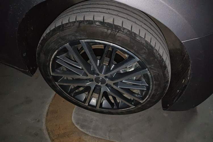 Used Geely Auto Preface 2021 2.0TD Luxury+ Version Right Front Wheel Hub