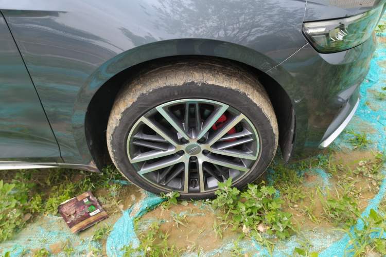 Used Geely Auto Preface 2021 Revised Version 2.0TD Luxury Edition Right Front Wheel Hub