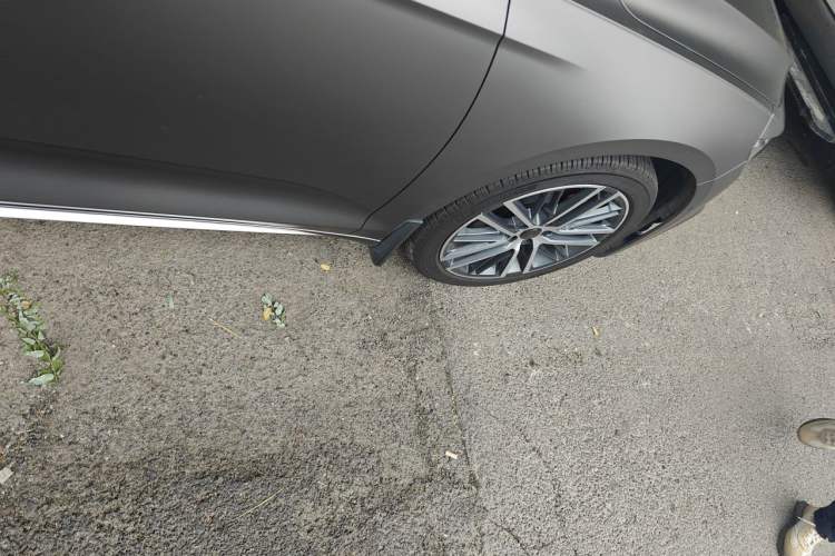 Used Geely Auto Preface 2021 2.0TD Flagship Edition Right Front Wheel Hub