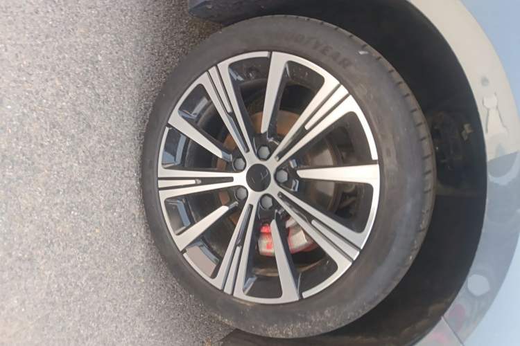 Used Geely Auto Preface 2021 2.0TD Luxury Version Right Front Wheel Hub