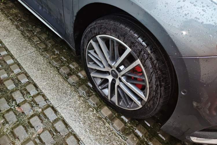 Used Geely Auto Preface 2021 Revised Version 2.0TD Luxury Edition Right Front Wheel Hub