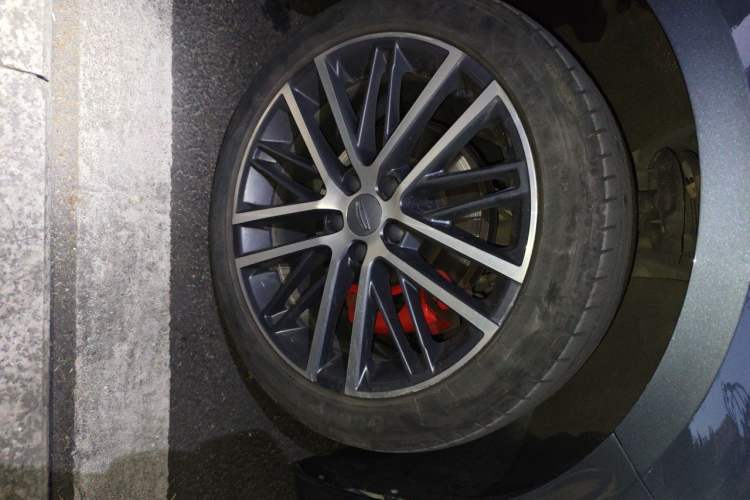 Used Geely Auto Preface 2021 Revised Version 2.0TD Luxury Edition Right Front Wheel Hub