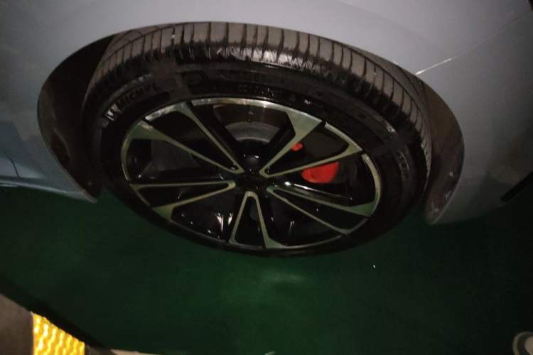 Used Geely Auto Preface 2021 2.0TD Luxury Version Right Front Wheel Hub