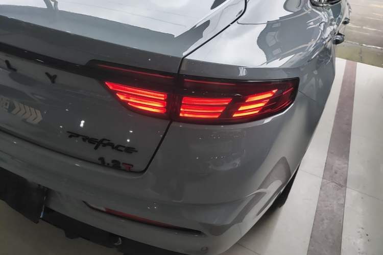 Used Geely Auto Preface 2021 2.0TD Space-Time Edition Hao Yue Right Rear Taillight
