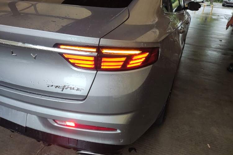 Used Geely Auto Preface 2021 Revised Version 2.0TD Luxury Edition Right Rear Taillight