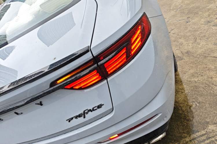 Used Geely Auto Preface 2021 2.0TD Space-Time Edition Hao Yue Right Rear Taillight