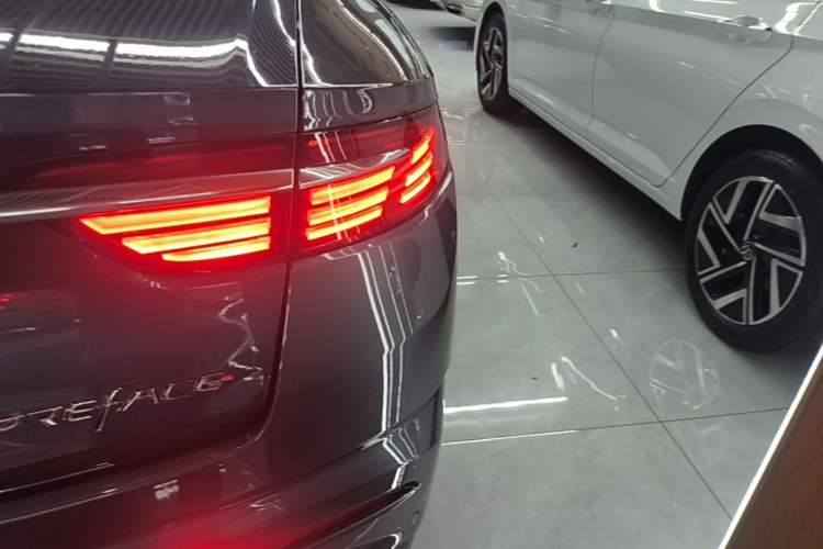 Used Geely Auto Preface 2021 Revised Version 2.0TD Luxury Edition Right Rear Taillight