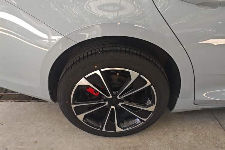 Used Geely Auto Preface 2021 2.0TD Space-Time Edition Starry Celestial Right Rear Wheel Hub