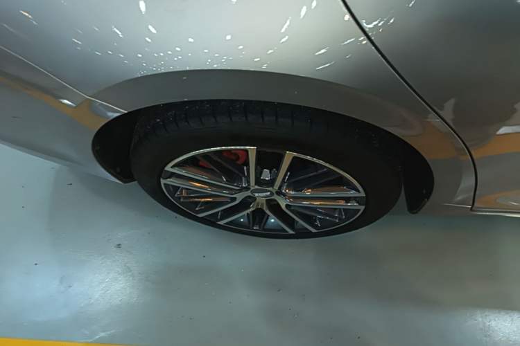 Used Geely Auto Preface 2021 2.0TD Luxury Version Right Rear Wheel Hub