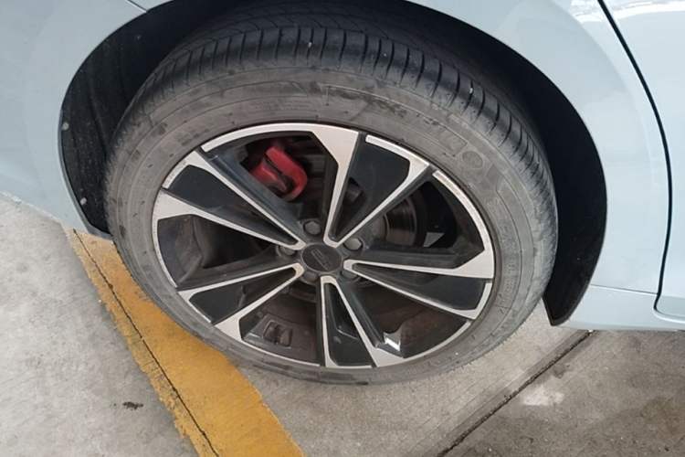 Used Geely Auto Preface 2021 2.0TD Luxury Version Right Rear Wheel Hub