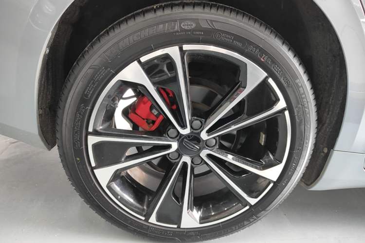 Used Geely Auto Preface 2021 2.0TD Space-Time Edition Hao Yue Right Rear Wheel Hub