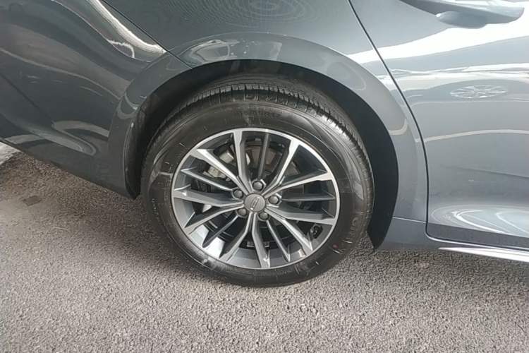 Used Geely Auto Preface 2021 2.0TD Luxury Version Right Rear Wheel Hub