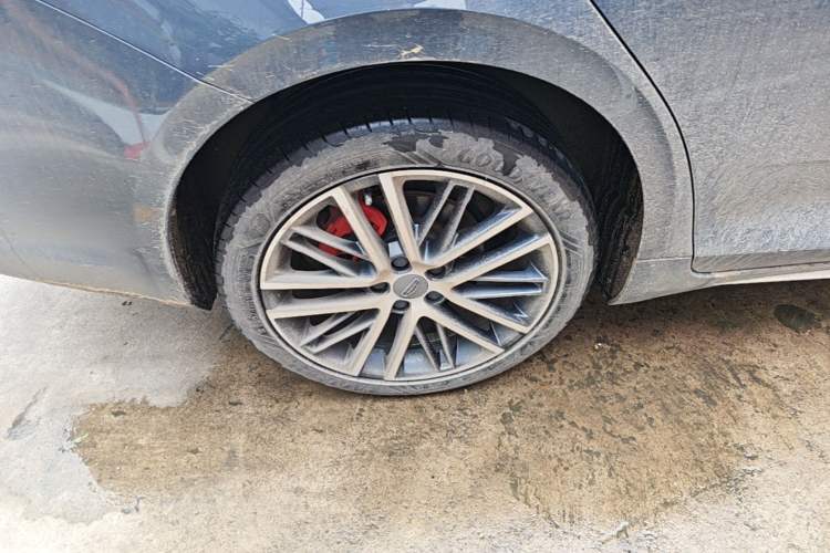 Used Geely Auto Preface 2021 2.0TD Luxury Version Right Rear Wheel Hub