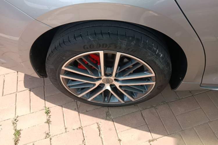 Used Geely Auto Preface 2021 2.0TD Flagship Edition Right Rear Wheel Hub
