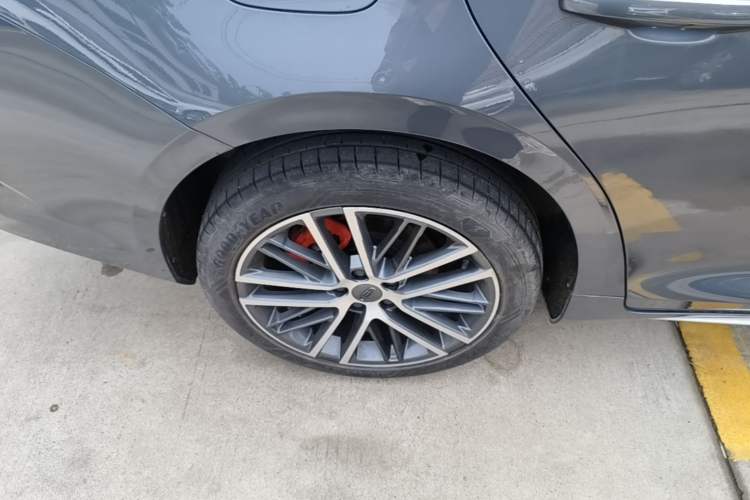 Used Geely Auto Preface 2021 Revised Version 2.0TD Luxury Edition Right Rear Wheel Hub