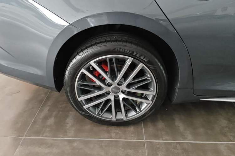 Used Geely Auto Preface 2021 Revised Version 2.0TD Luxury Edition Right Rear Wheel Hub